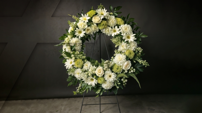 Descubra o significado e a tradição por trás da coroa de flores